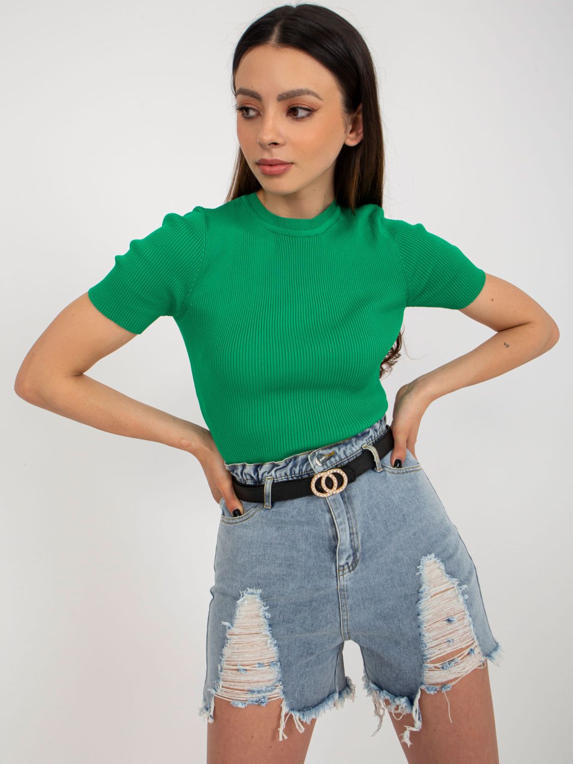 Blaue Damenjeansshorts mit Gürtel