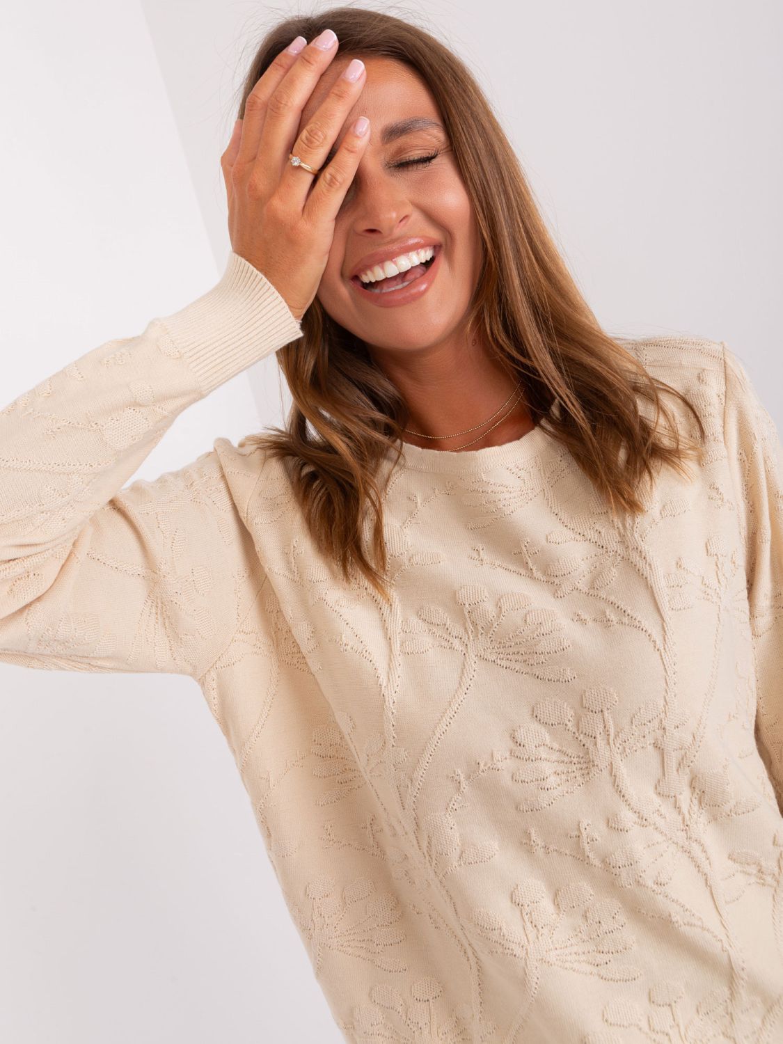 Heller beiger Damenklassiker Pullover mit Rippbündchen