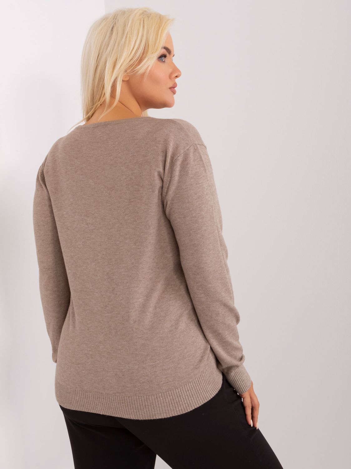 Beiger Plus-Size-Pullover mit Knöpfen