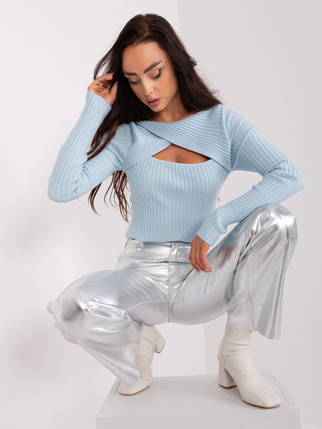 Helles blauer klassischer gerippter Pullover