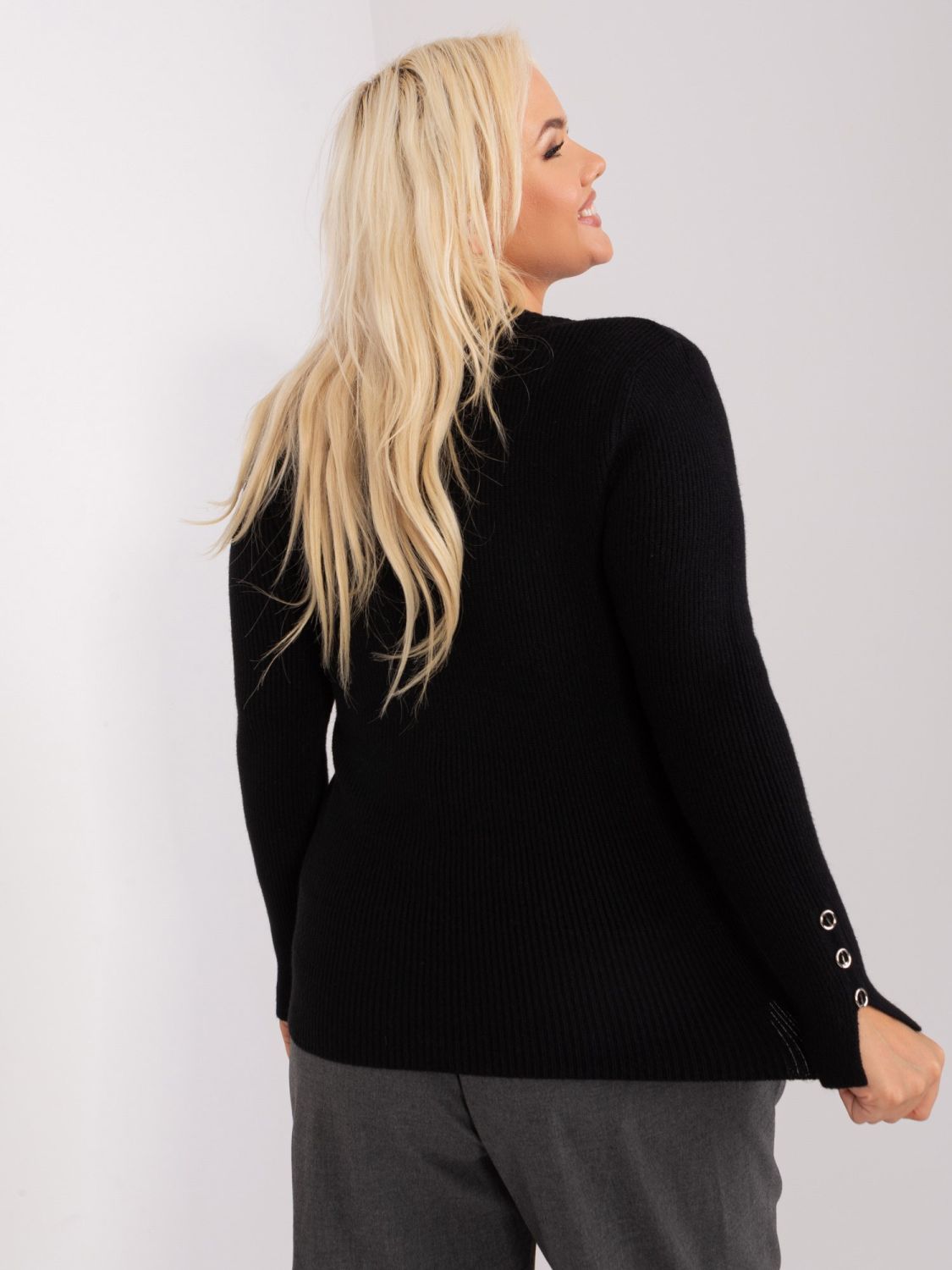Schwarzer Plus-Size-Pullover mit V-Ausschnitt
