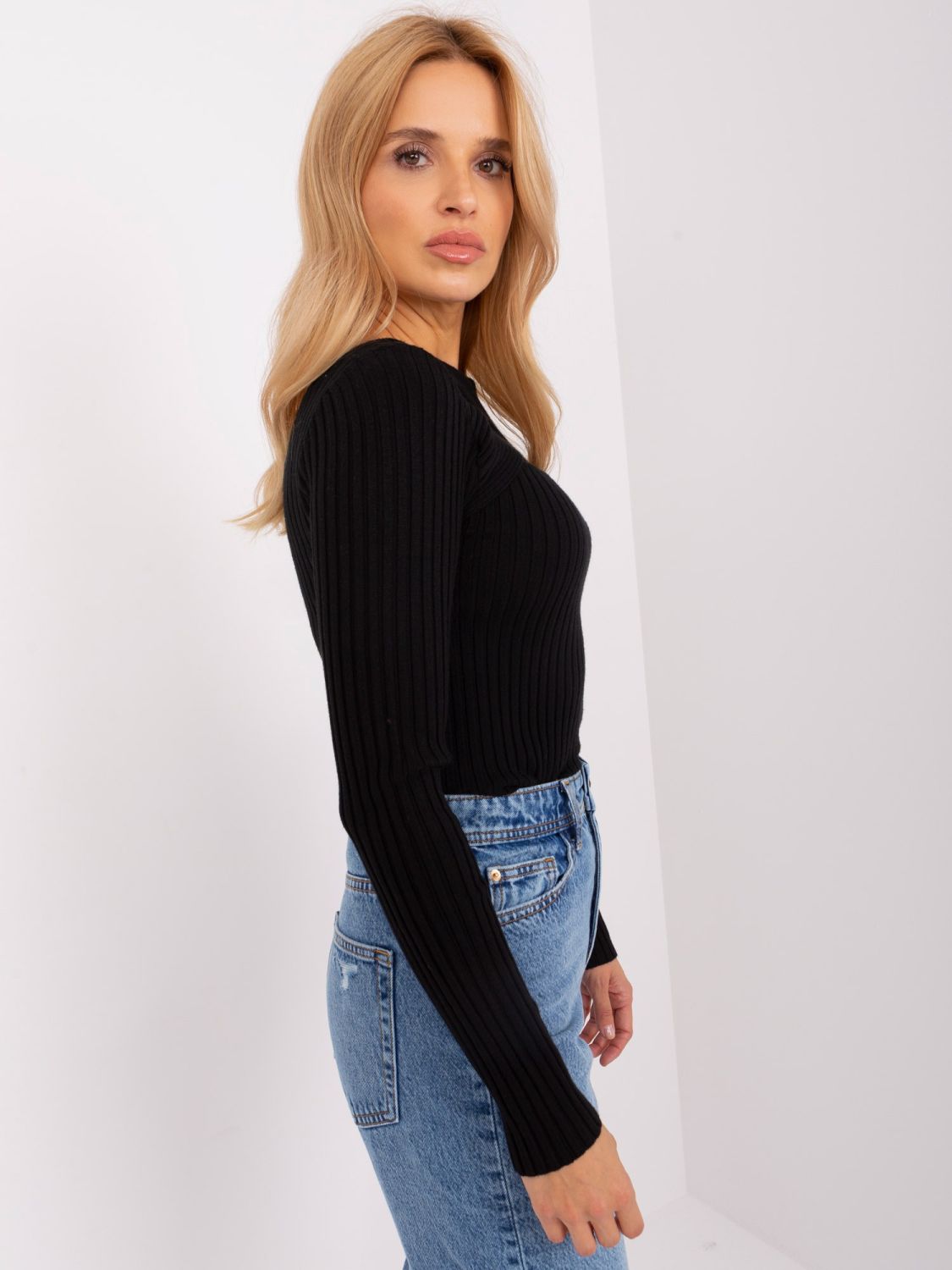 Schwarzer figurbetonter Pullover mit Streifen