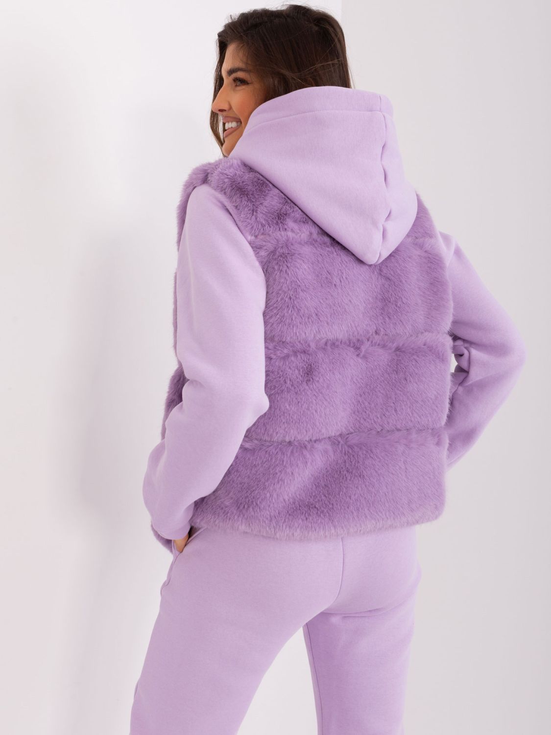 Helle lila Damenweste aus Kunstfell