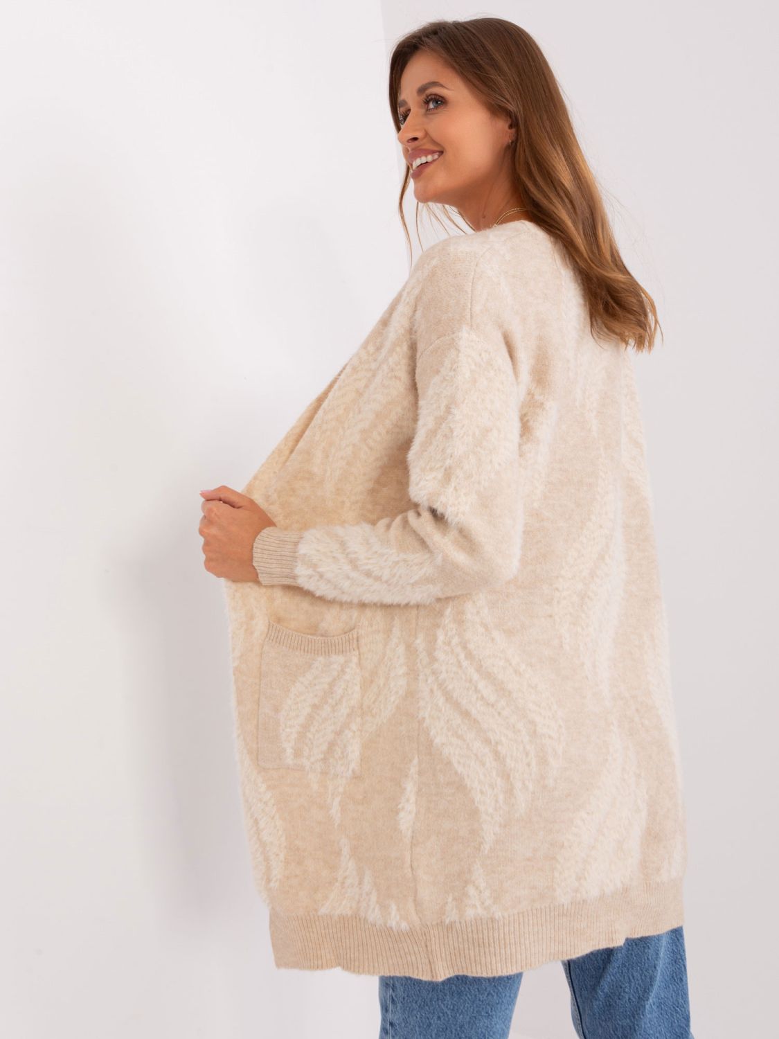 Helle beige weiche Strickjacke mit Taschen