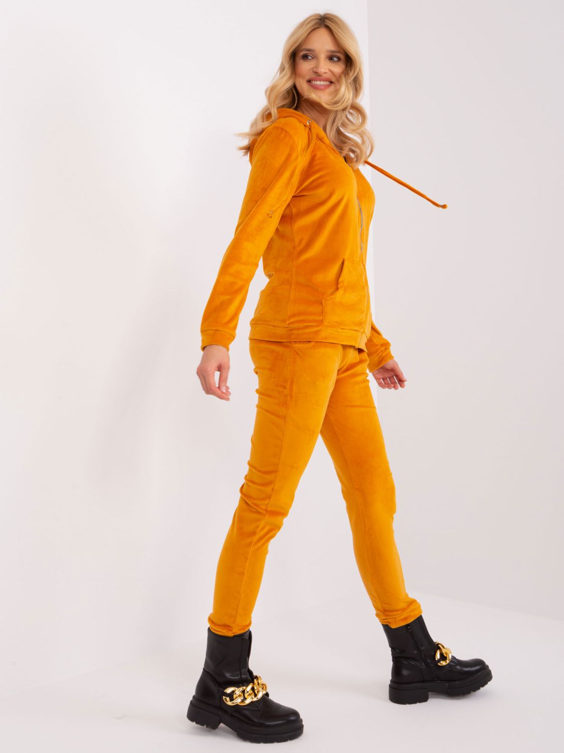 Stylisches Set in Dunkelgelb