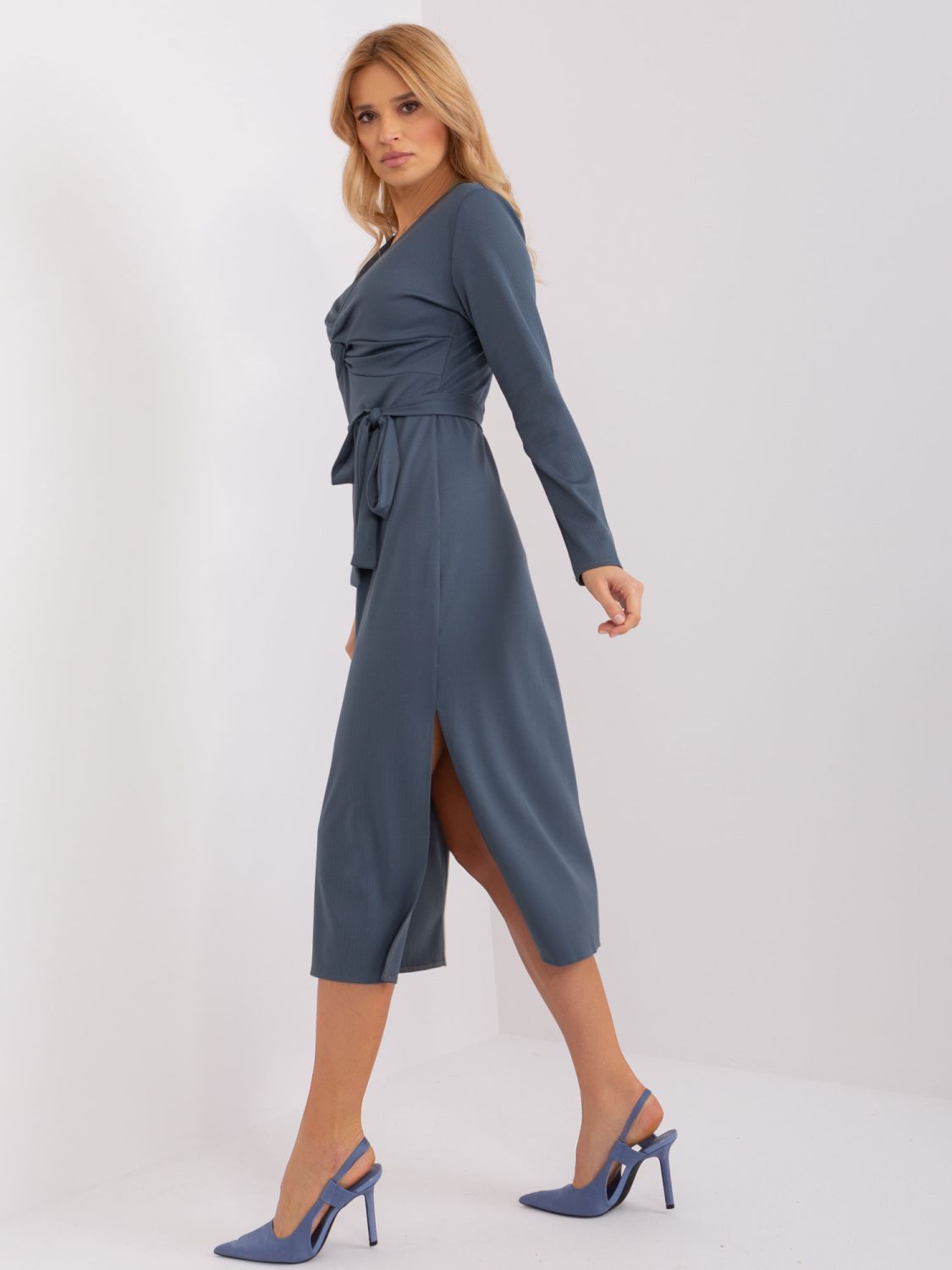 Elegantes Midi-Kleid mit langen Ärmeln