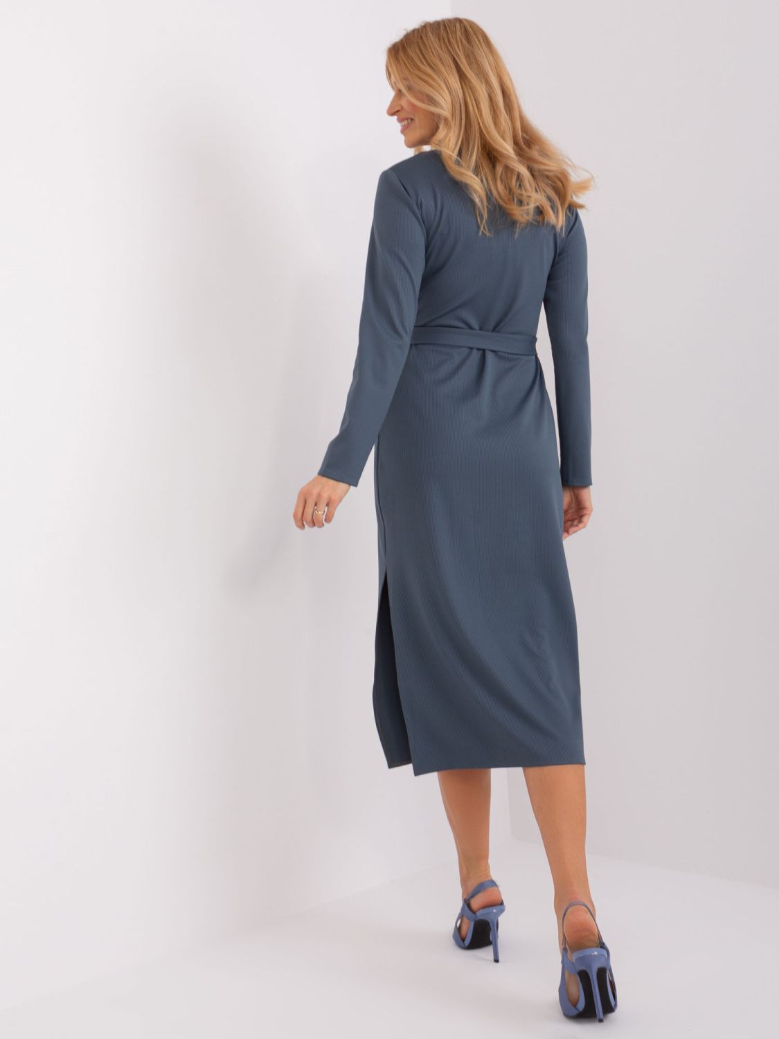 Elegantes Midi-Kleid mit langen Ärmeln