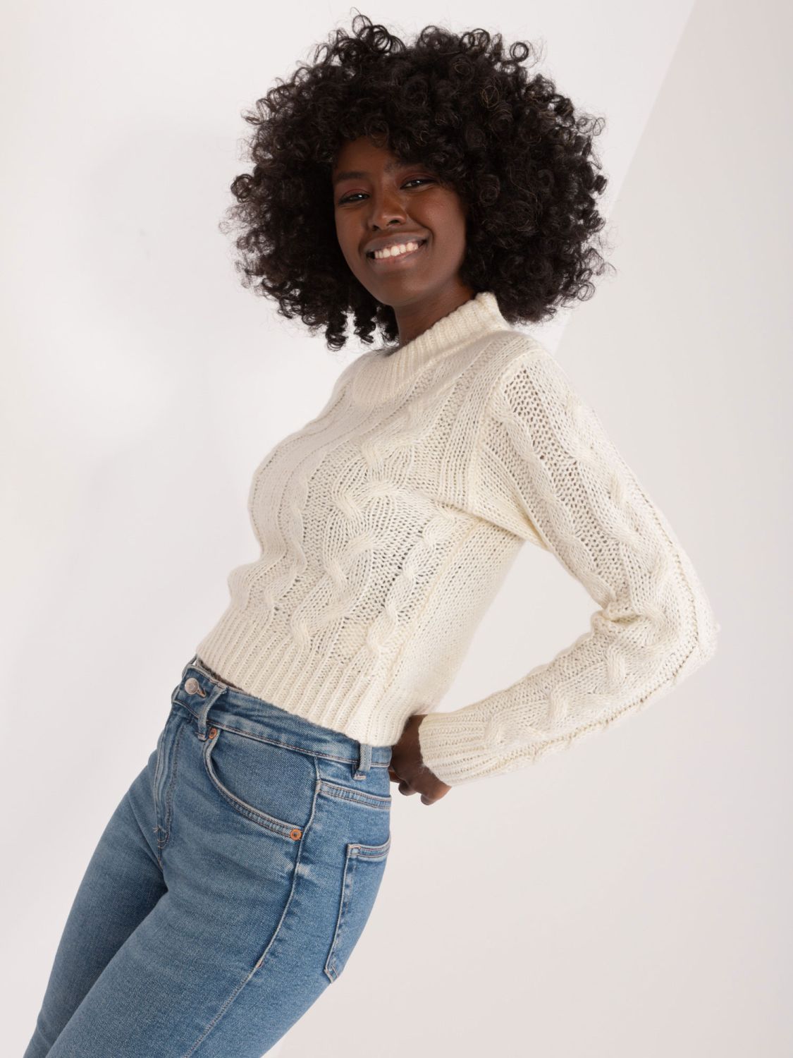 Eleganter ecru Pullover mit langen Ärmeln