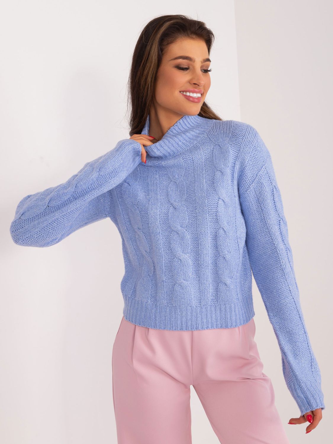Blauer Pullover mit langen Ärmeln
