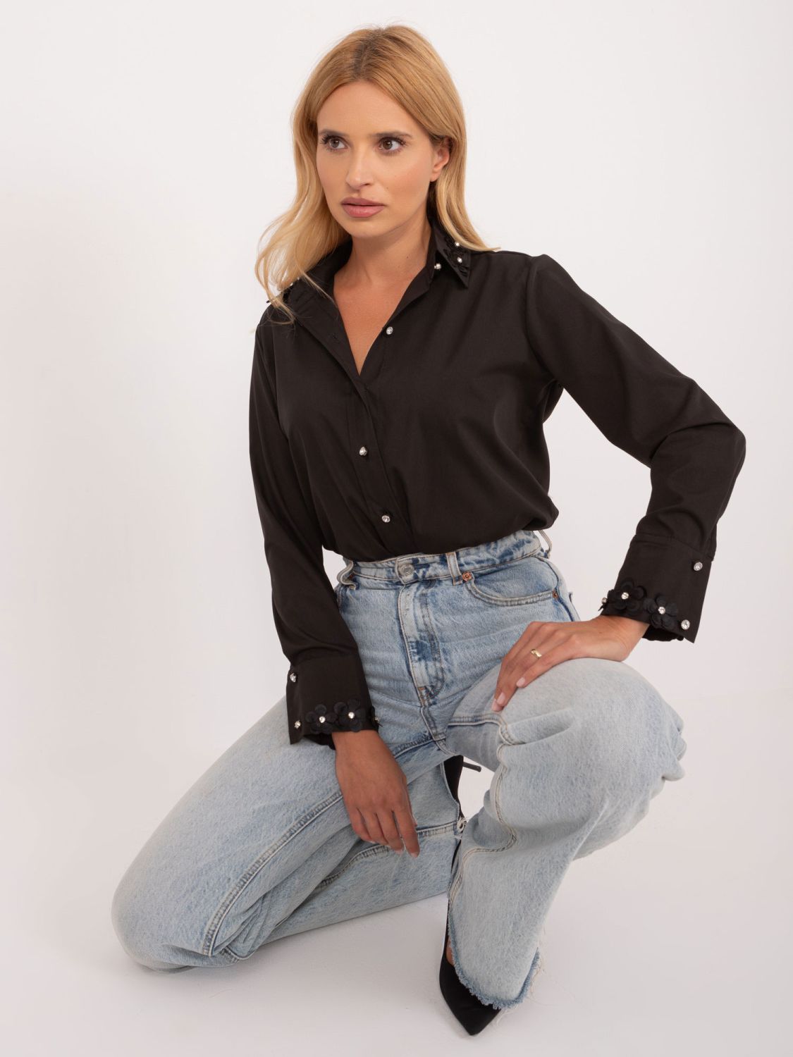 Elegantes schwarzes Hemd mit langen Ärmeln