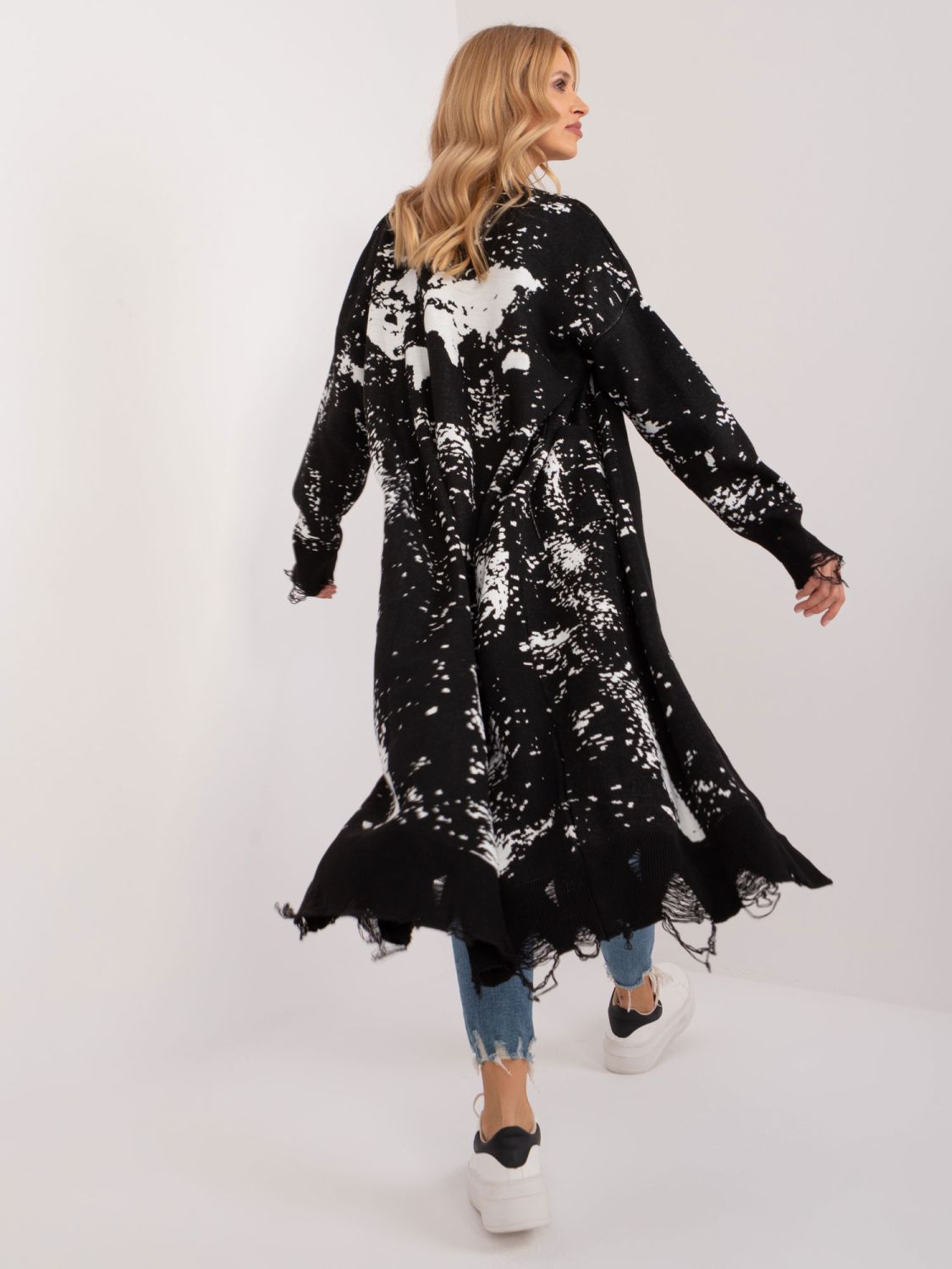 Stylischer schwarzer Cardigan mit langen Ärmeln