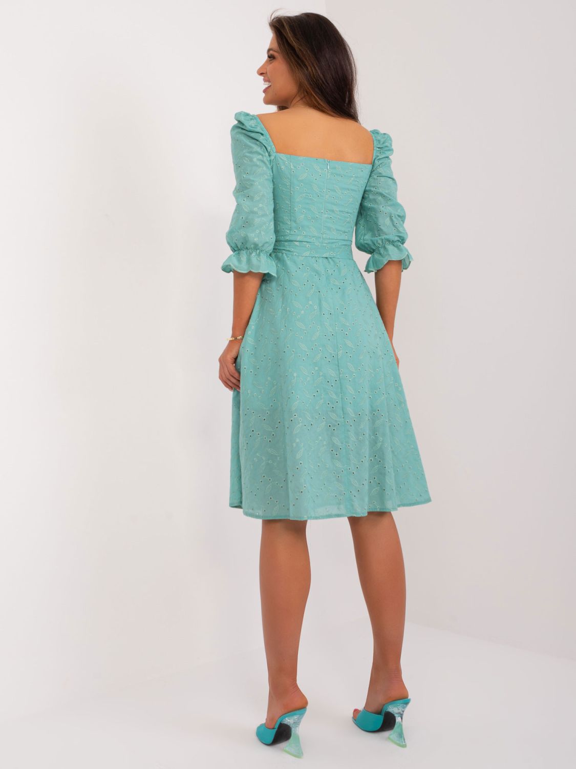 Modische Midi-Kleid mit Stickerei
