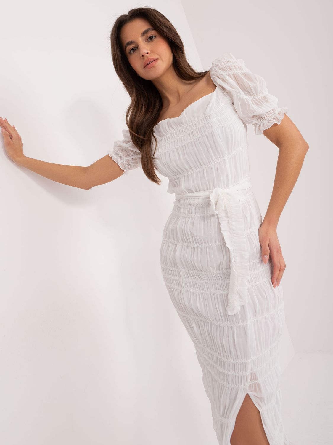 Weißes Midi-Kleid mit Puffärmeln