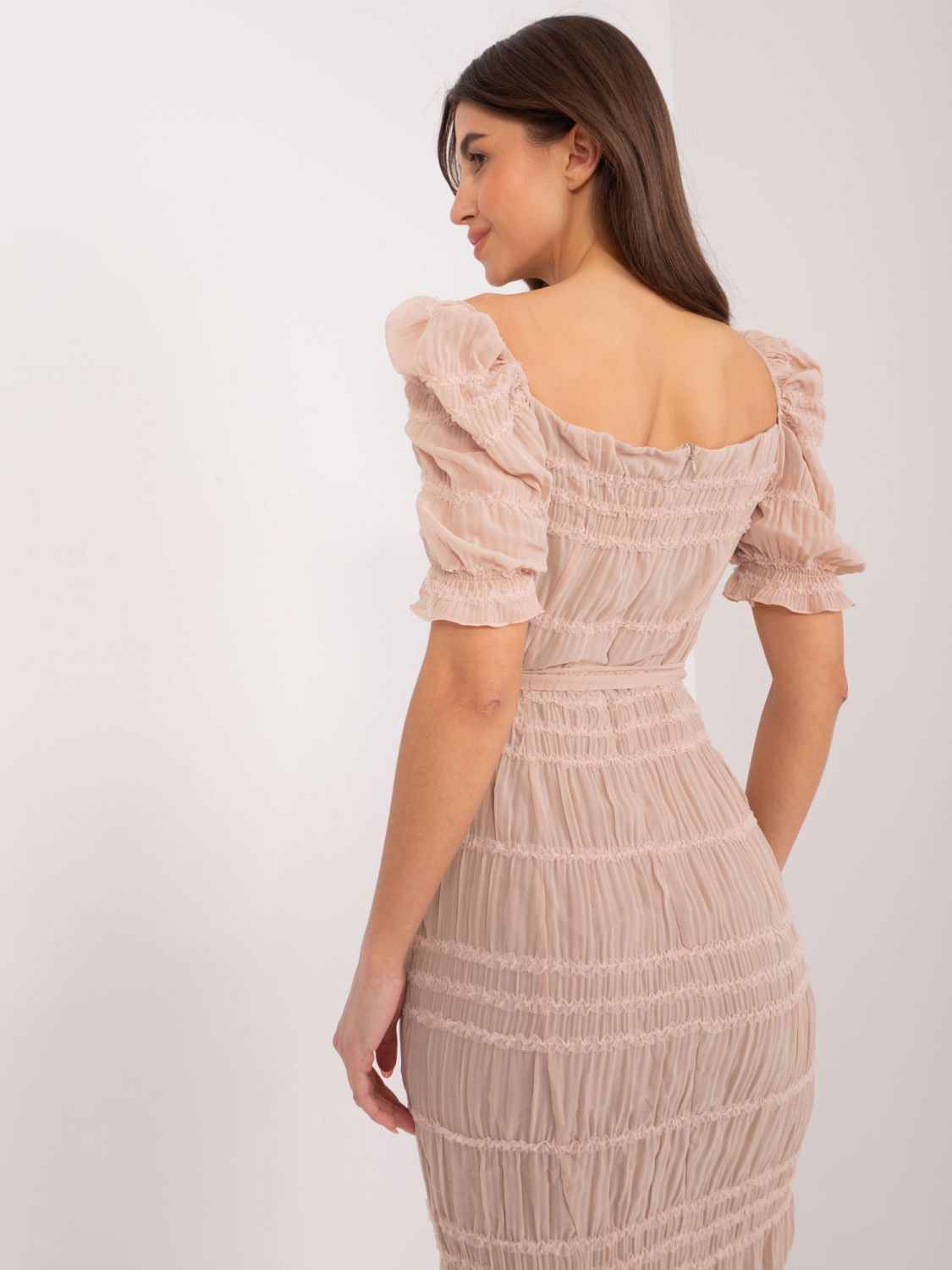 Elegantes Midi-Kleid in Beige