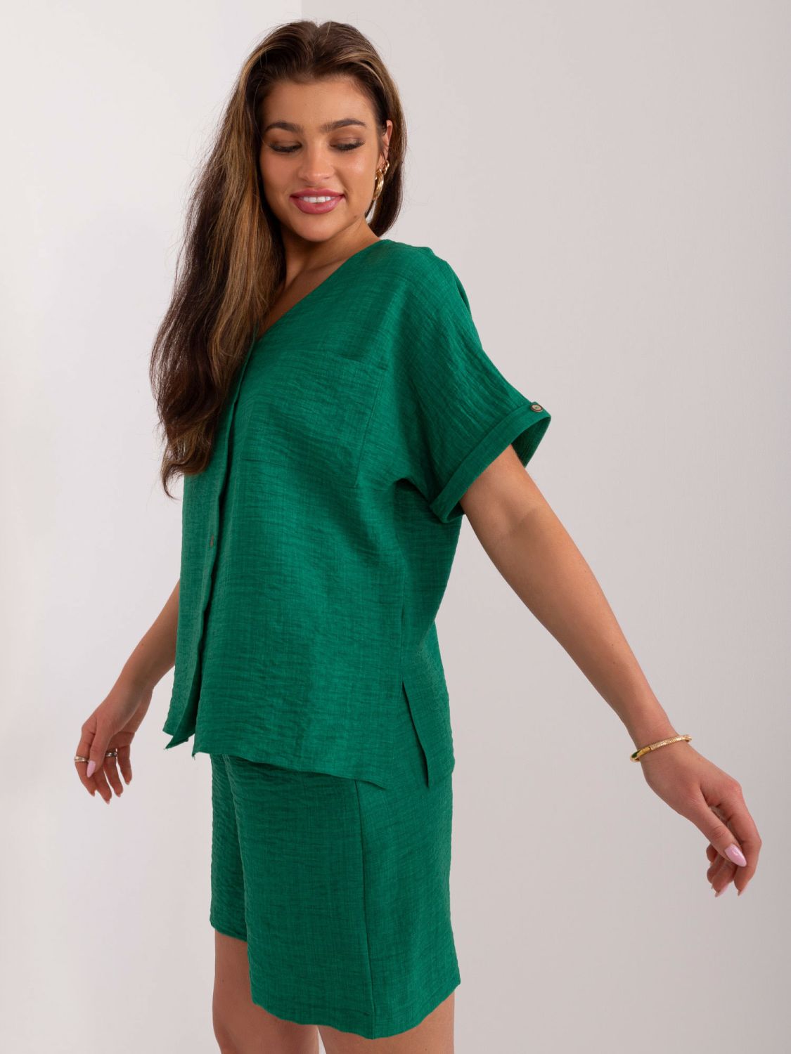 Dunkelgrünes Damen Sommer Set mit Bluse und Schlitzen