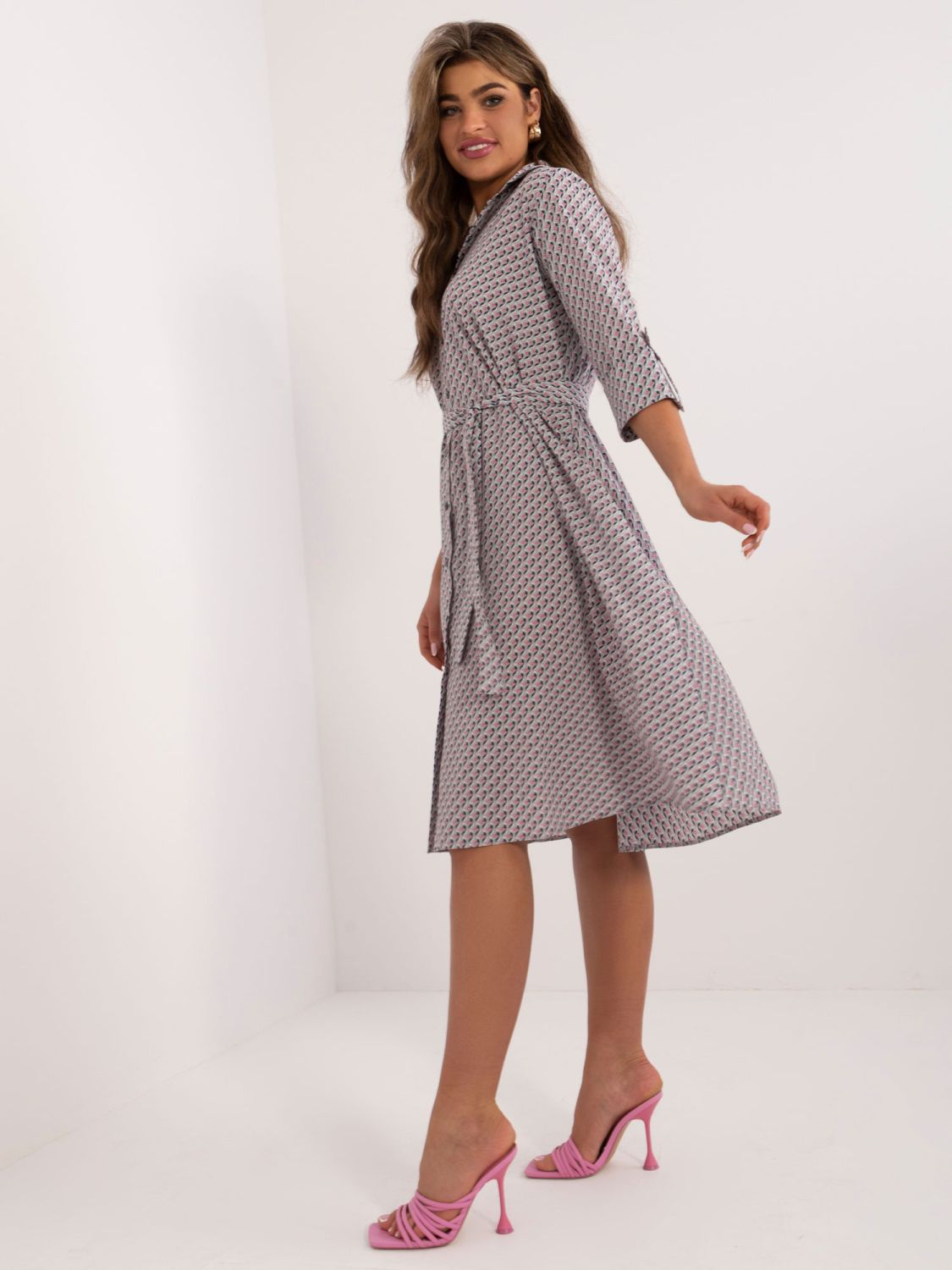 Elegantes graues Midi-Kleid mit 3/4-Ärmeln