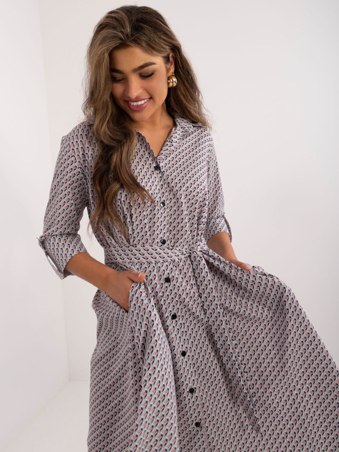 Elegantes graues Midi-Kleid mit 3/4-Ärmeln