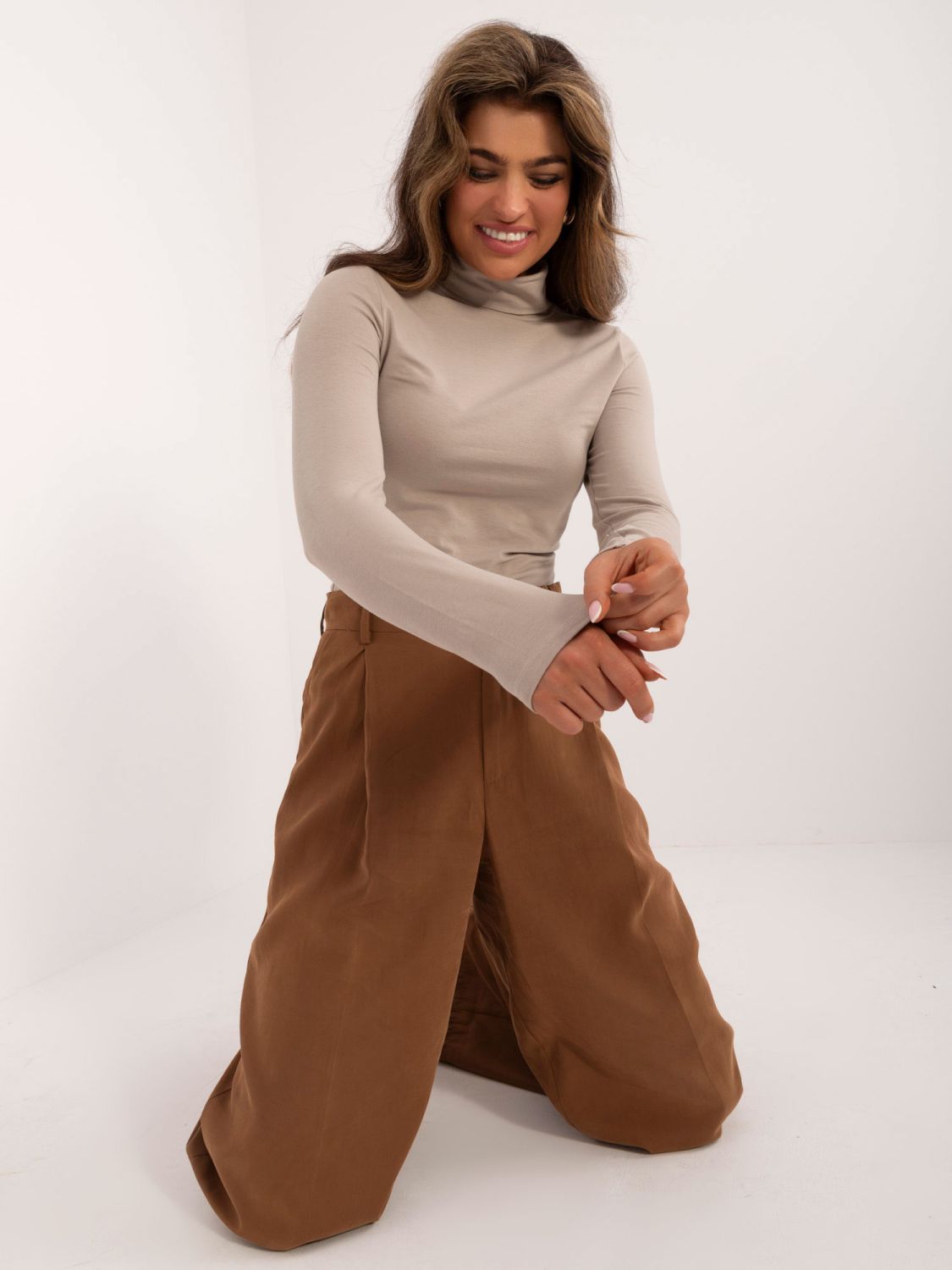 Stylische beige Bluse mit langen Ärmeln