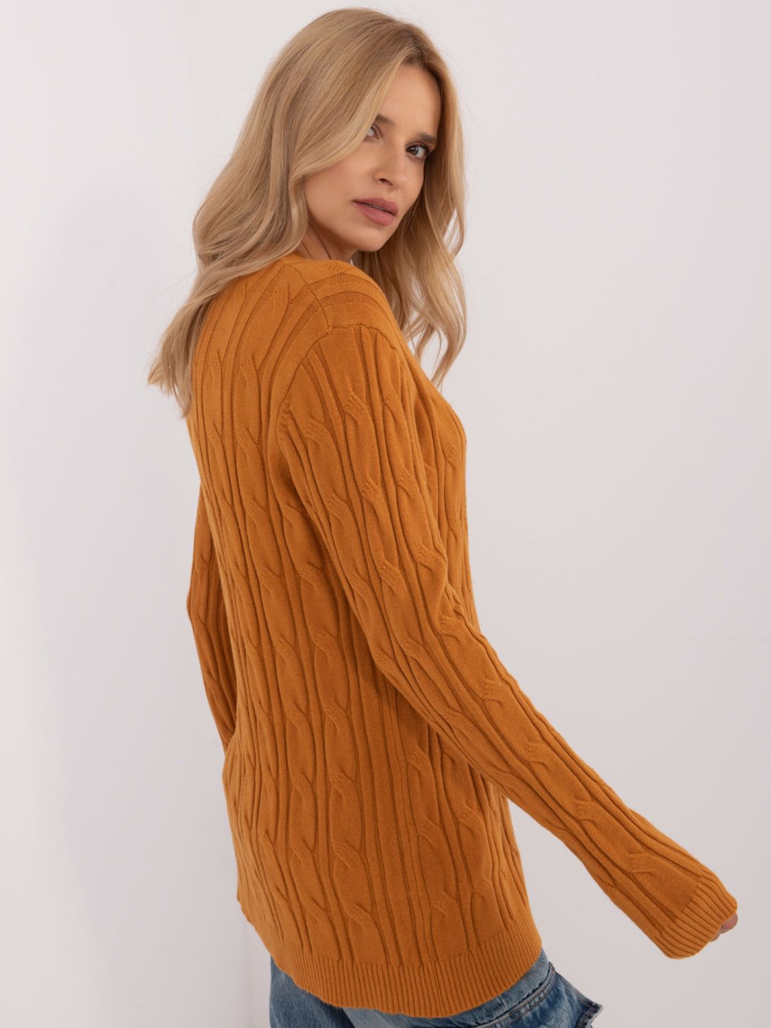 Bequemer gelber Pullover mit langen Ärmeln