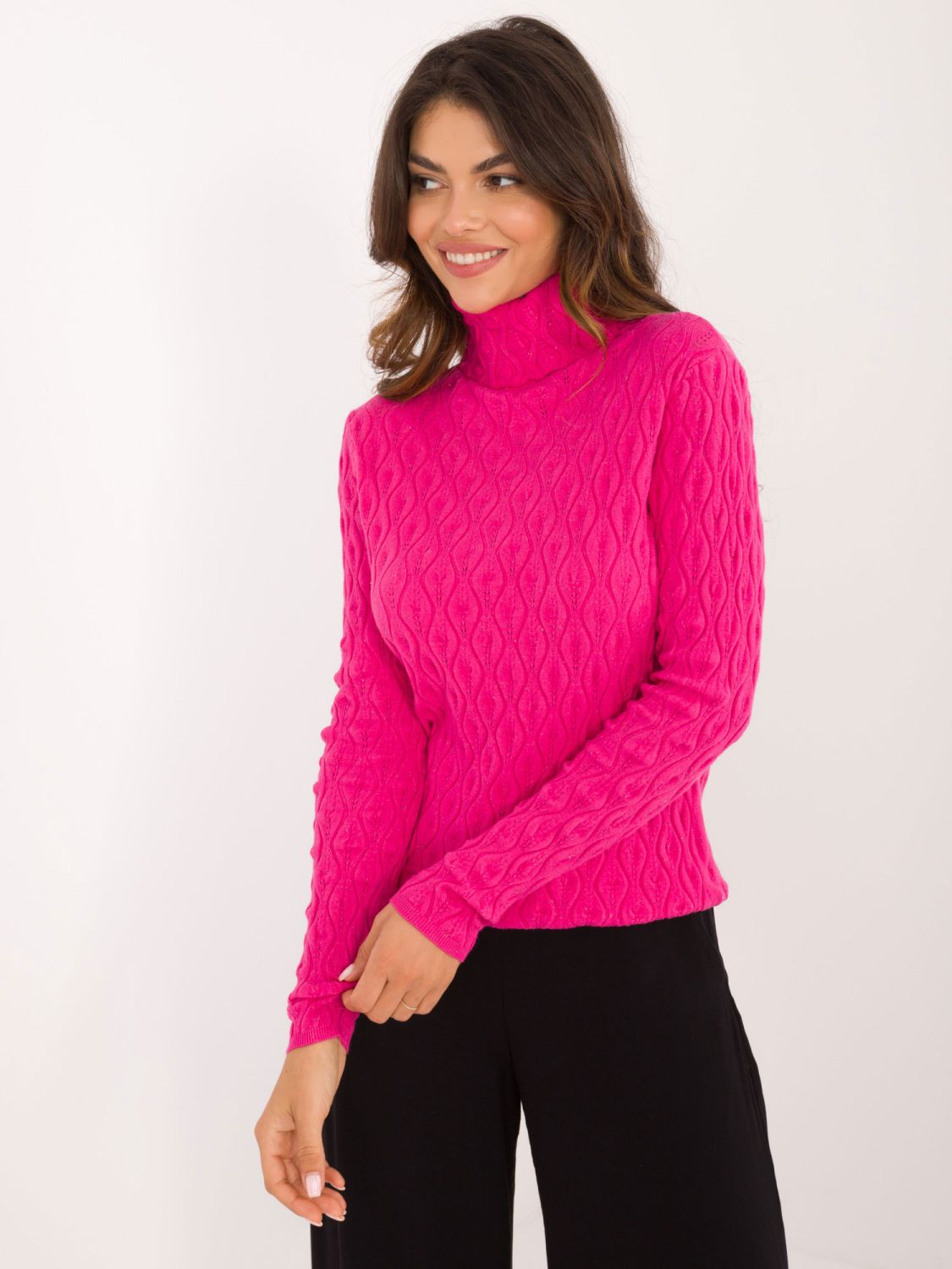Stylischer fuchsienfarbener Pullover mit Rollkragen