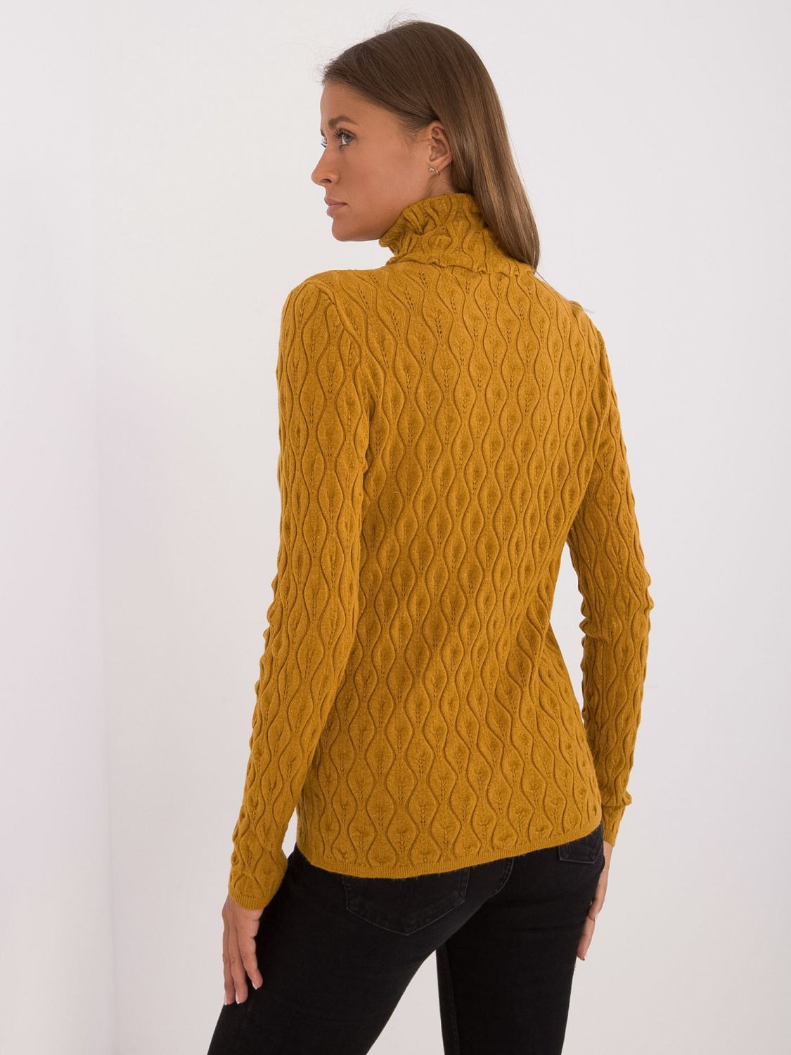 Stylischer gelber Pullover mit Rollkragen