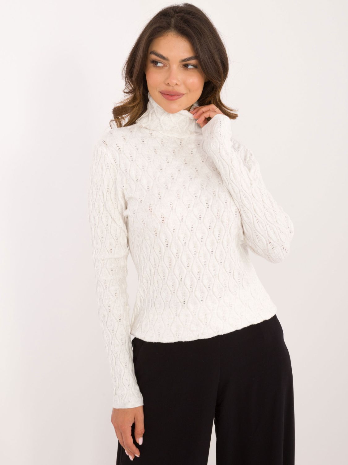 Eleganter ecru Pullover mit Rollkragen