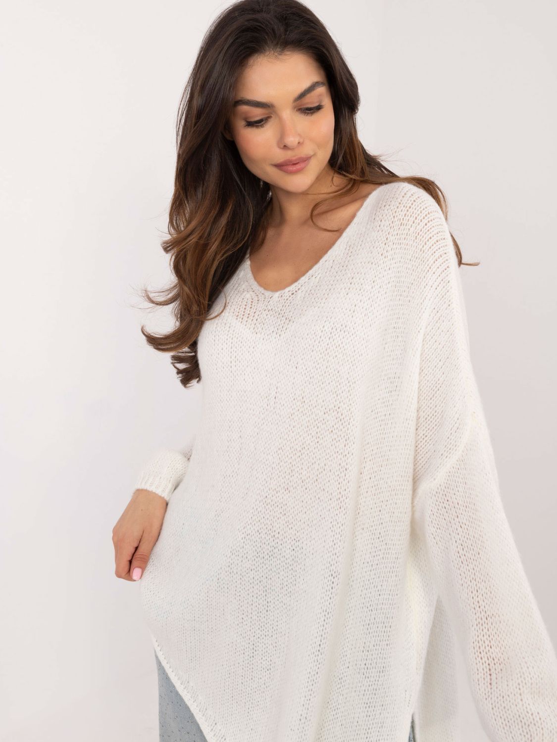 Eleganter ecru Pullover mit langen Ärmeln