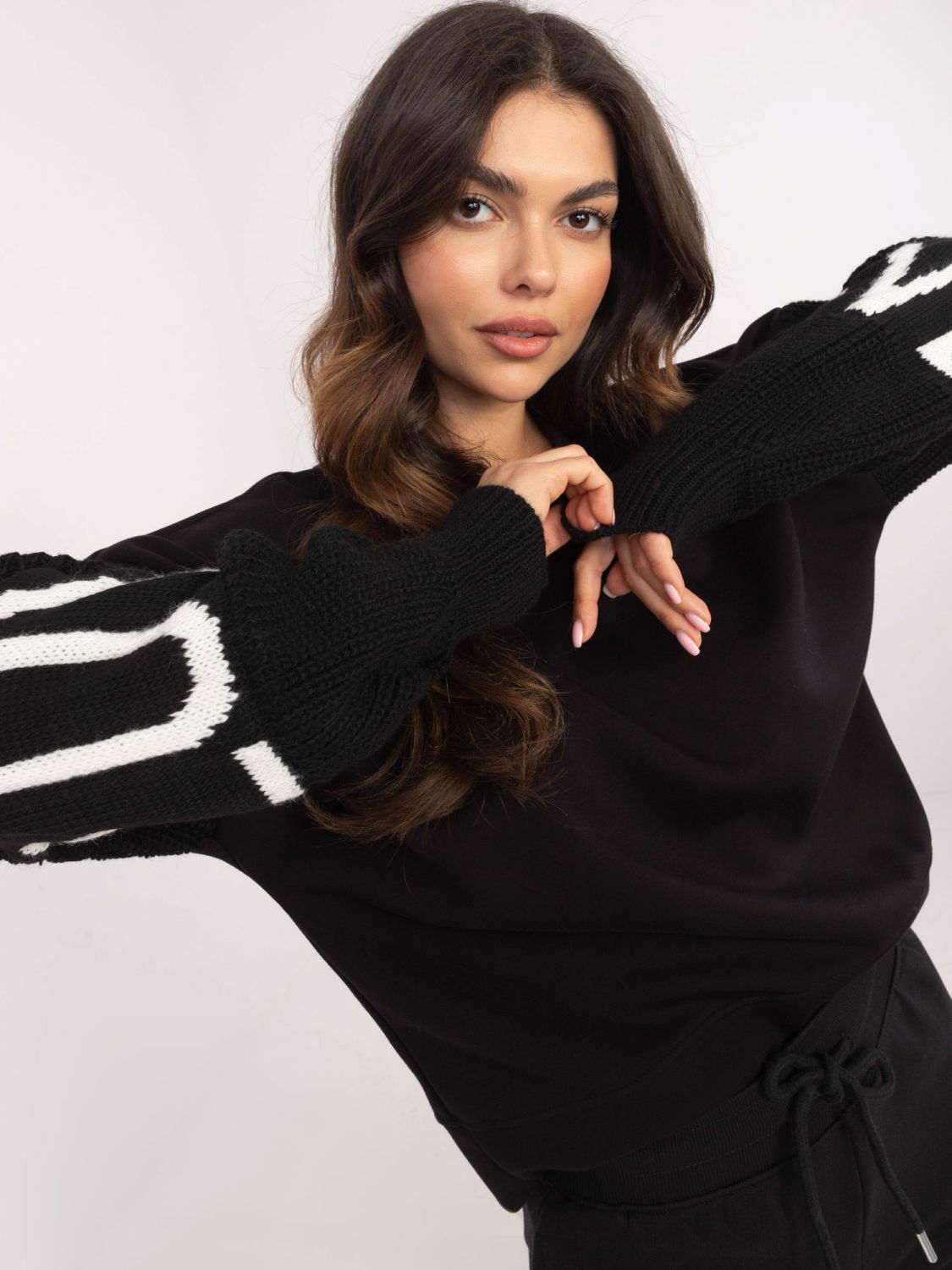 Stylischer schwarzer Hoodie