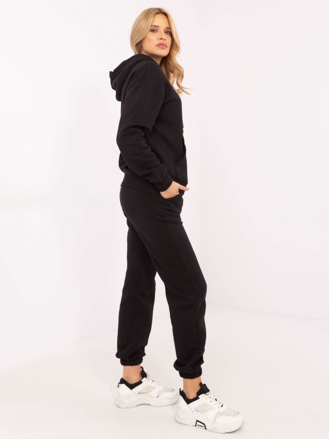 Stylisches schwarzes Set