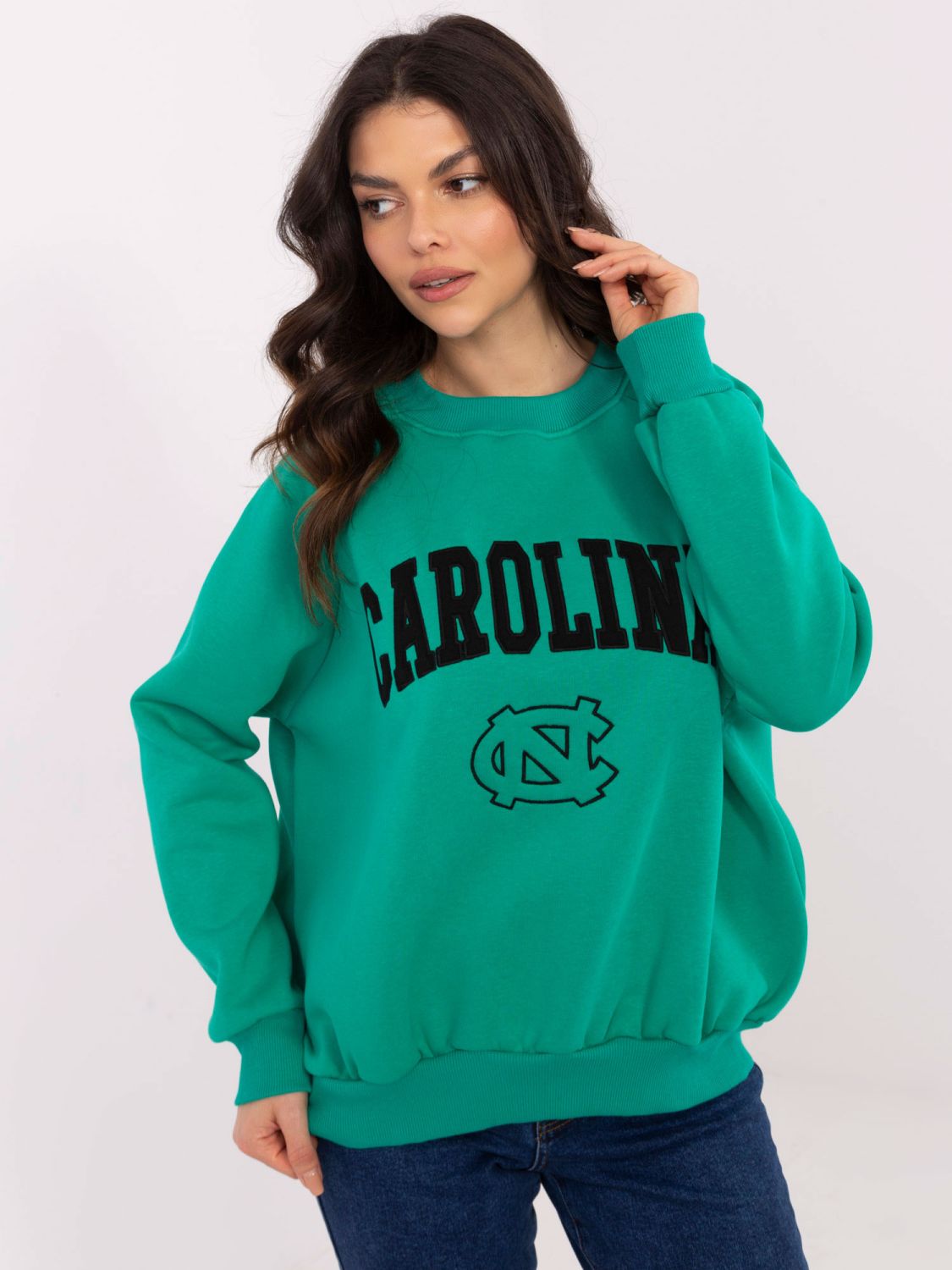 Türkisfarbener Pullover mit langen Ärmeln