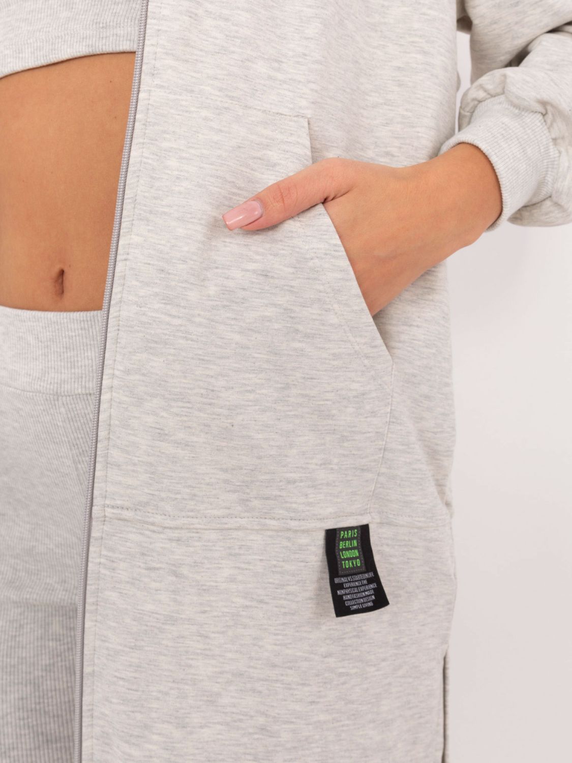 Stylisches Set in hellem Grau