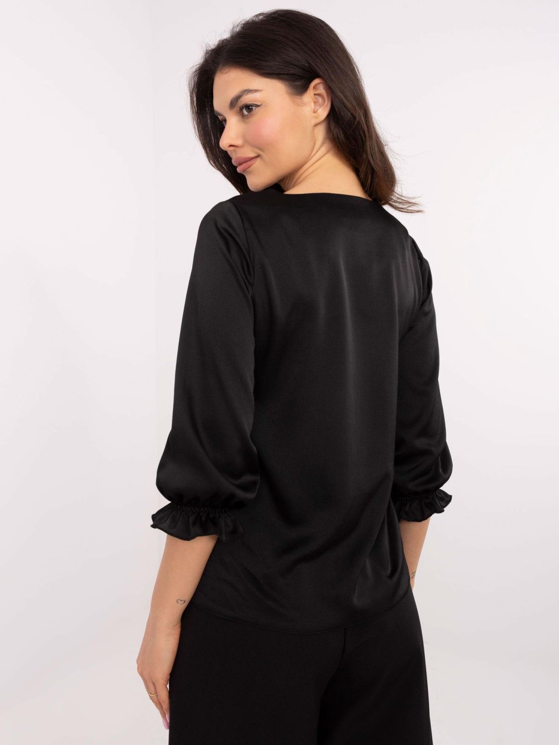Elegante schwarze Bluse mit 3/4-Ärmeln