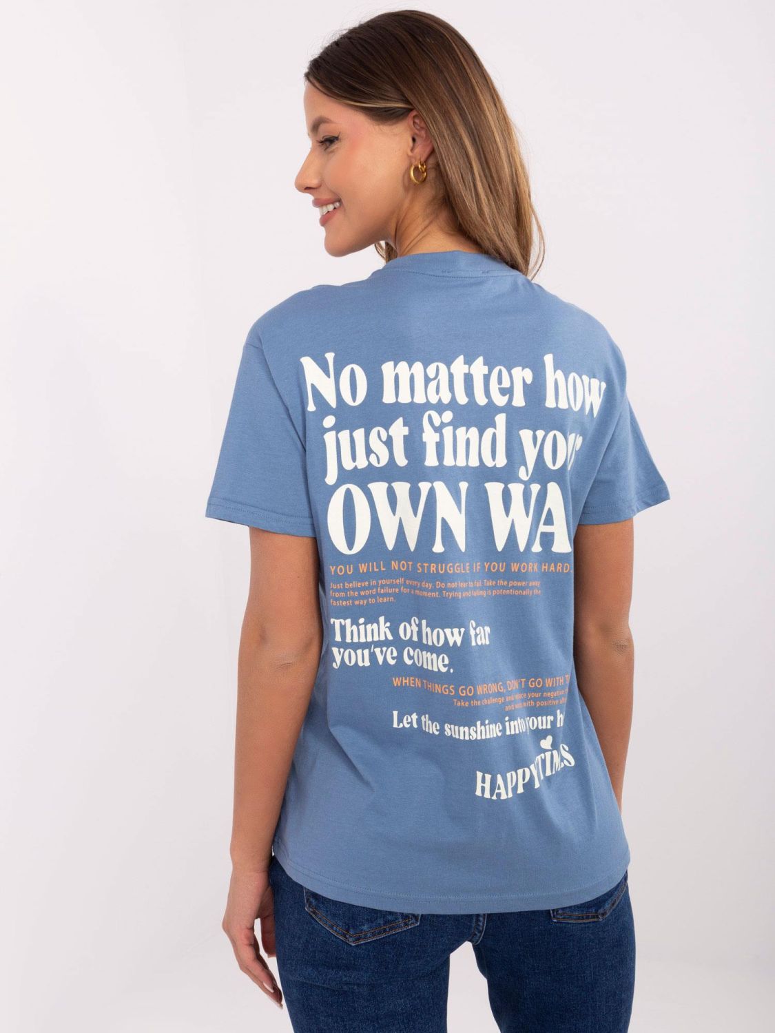 Bequemes blaues T-Shirt mit kurzen Ärmeln