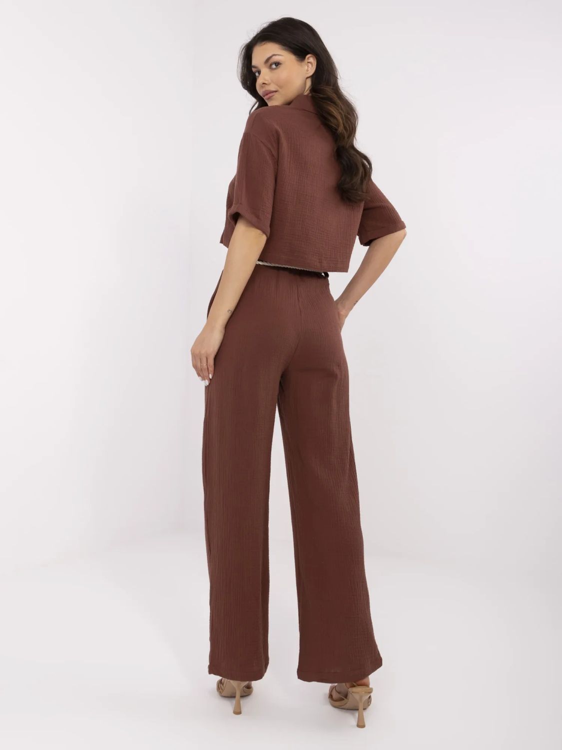 Eleganter brauner Anzug