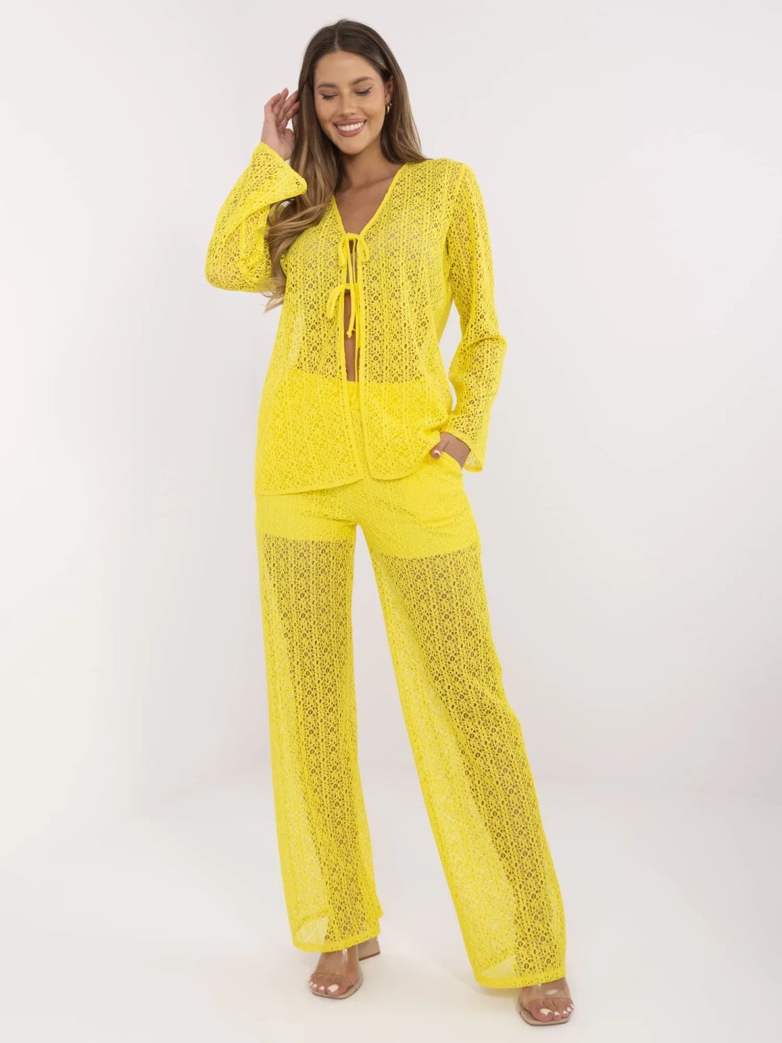 Gelbes Set mit langen Ärmeln