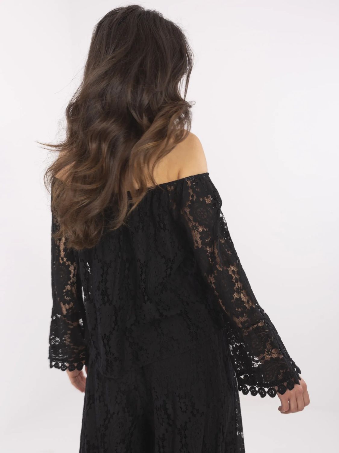 Elegante schwarze Bluse mit Spitze