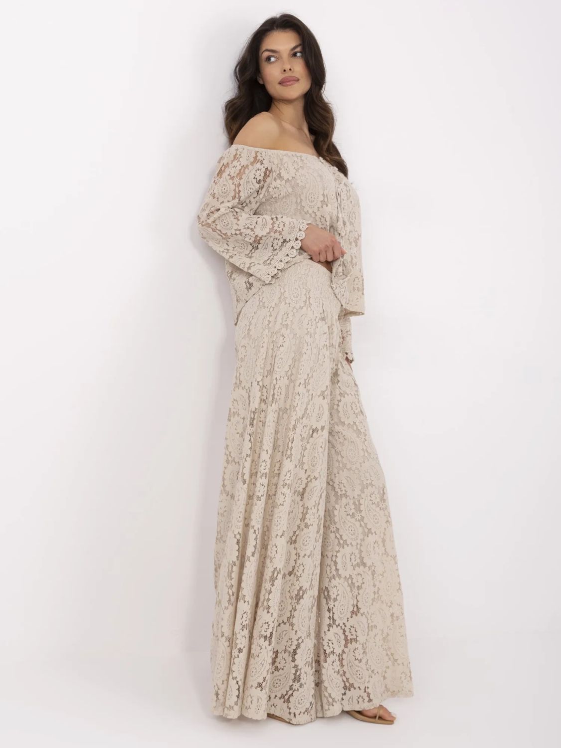 Elegante beige Hose mit Spitze