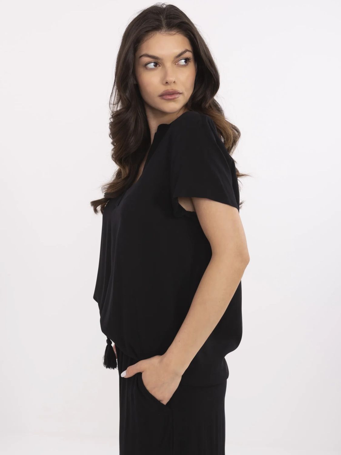 Elegante schwarze Bluse mit V-Ausschnitt