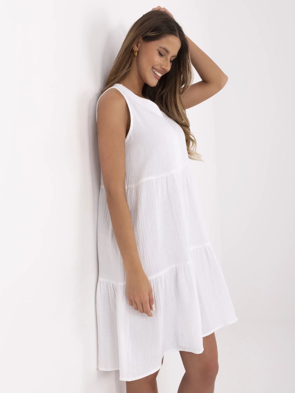 Weiße ausgestellte Kleid mit Volant