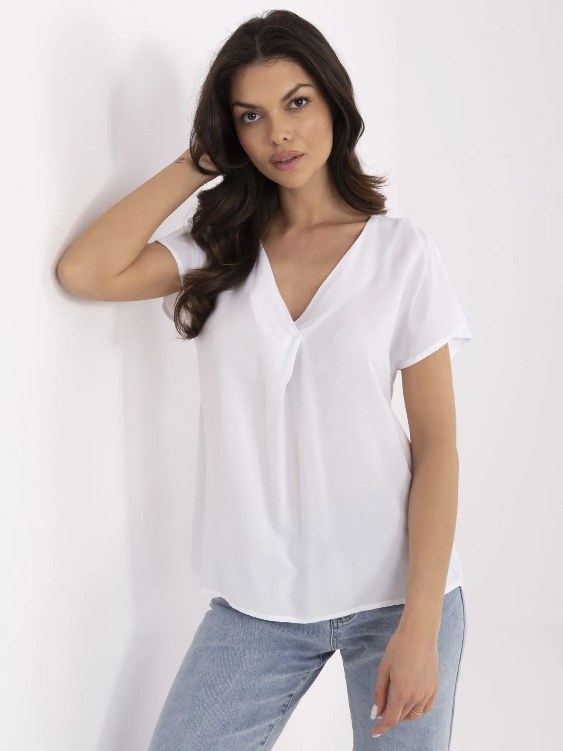 Weiße Bluse mit V-Ausschnitt