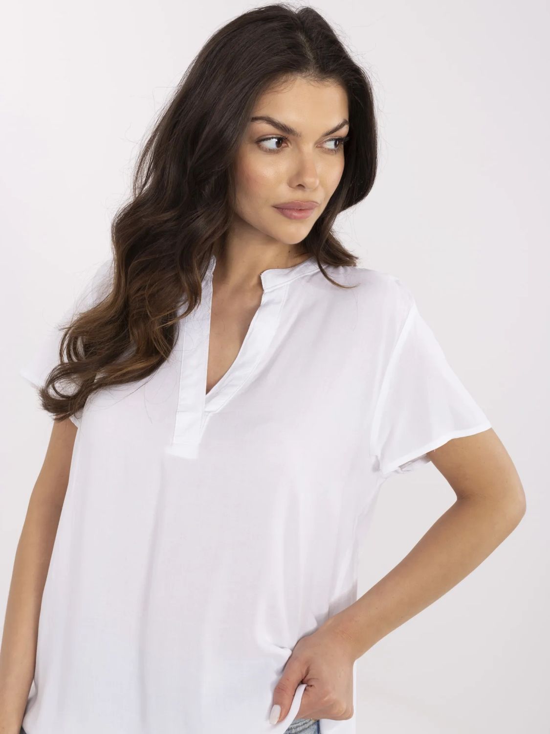 Weiße Bluse mit V-Ausschnitt