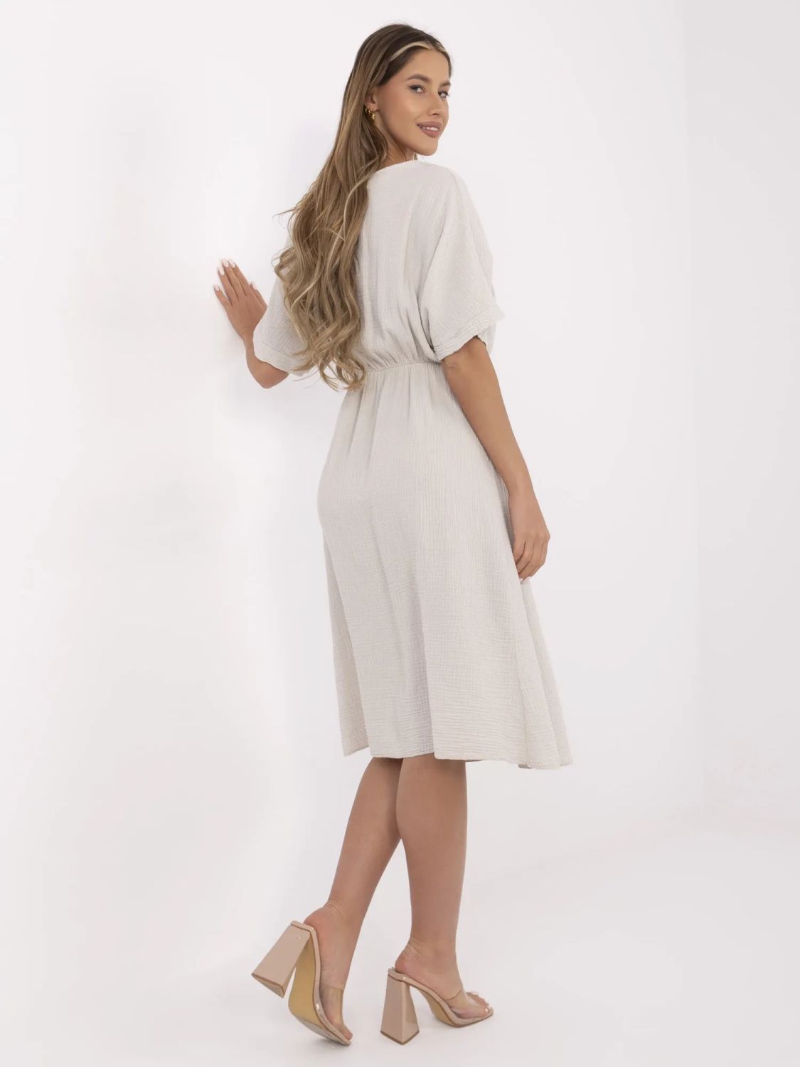 Beige ausgestellte Kleid