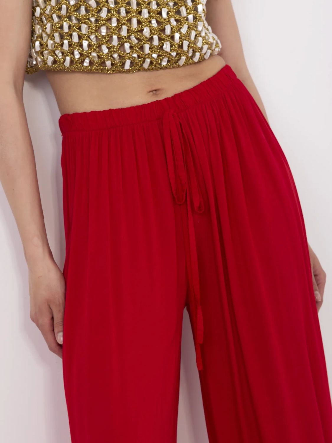 Stylische rote Hose
