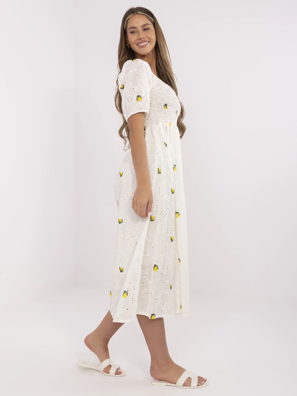 Ecru ausgestellte Kleid mit kurzen Ärmeln