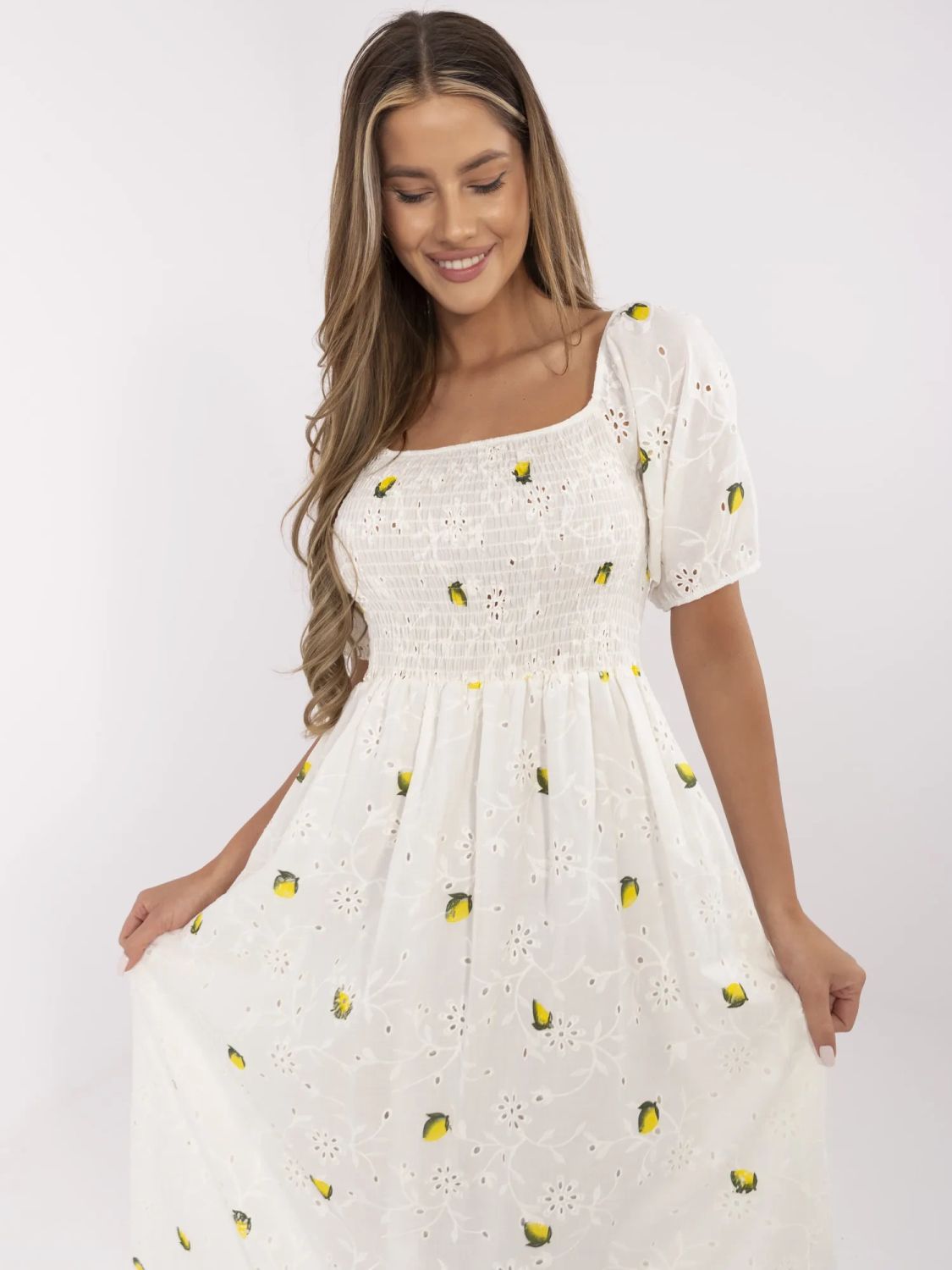 Ecru ausgestellte Kleid mit kurzen Ärmeln