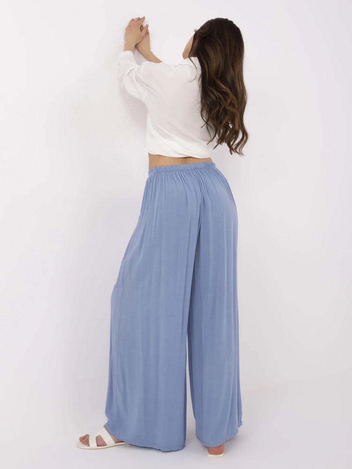 Stilvolle blaue Hose mit hohem Bund