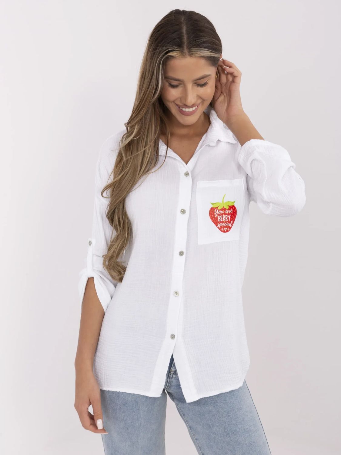 Weiße Damenbluse mit langen Ärmeln