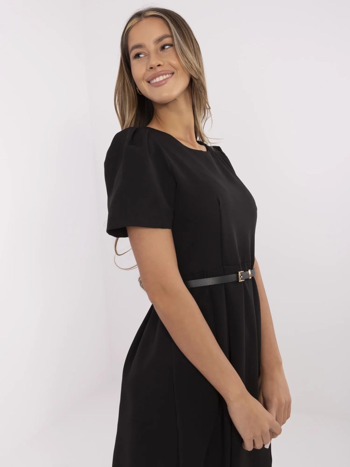 Elegantes schwarzes ausgestelltes Kleid