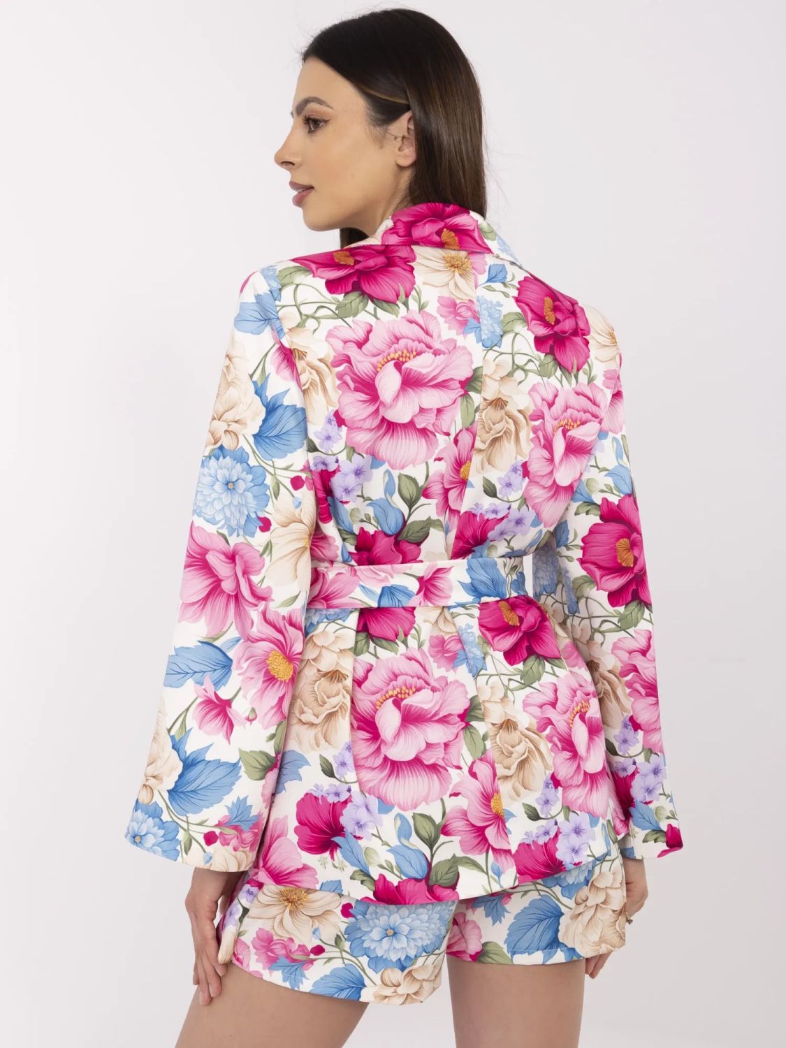 Eleganter rosa Komplett mit Blumenmuster