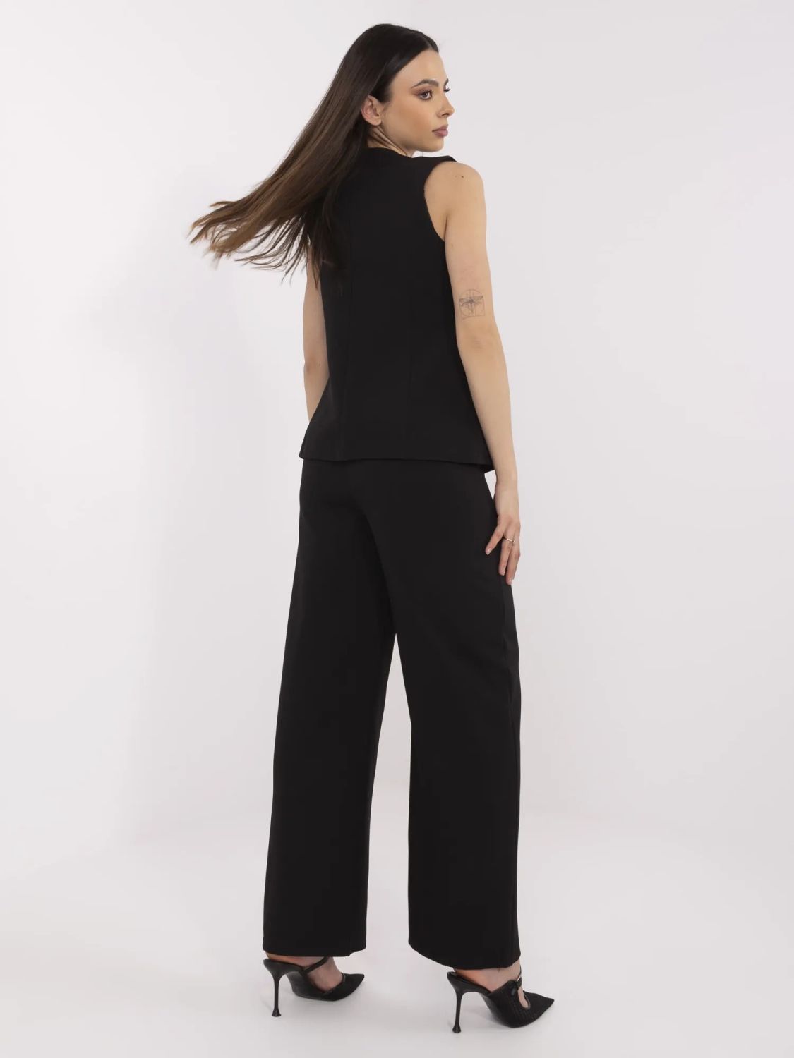 Eleganter Komplettanzug mit Weste und weiten Hosen